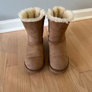 Ugg - Bailey Bow II boots size 5